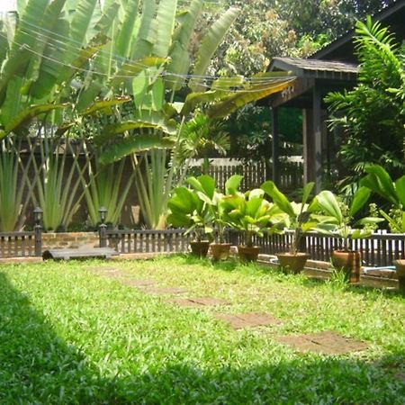 Garden Home Bed And Breakfast Янгон Экстерьер фото