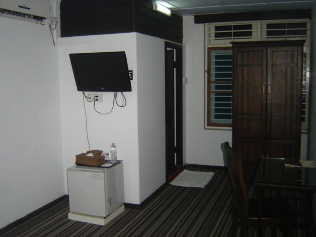 Garden Home Bed And Breakfast Янгон Номер фото