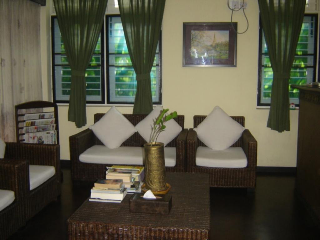 Garden Home Bed And Breakfast Янгон Экстерьер фото