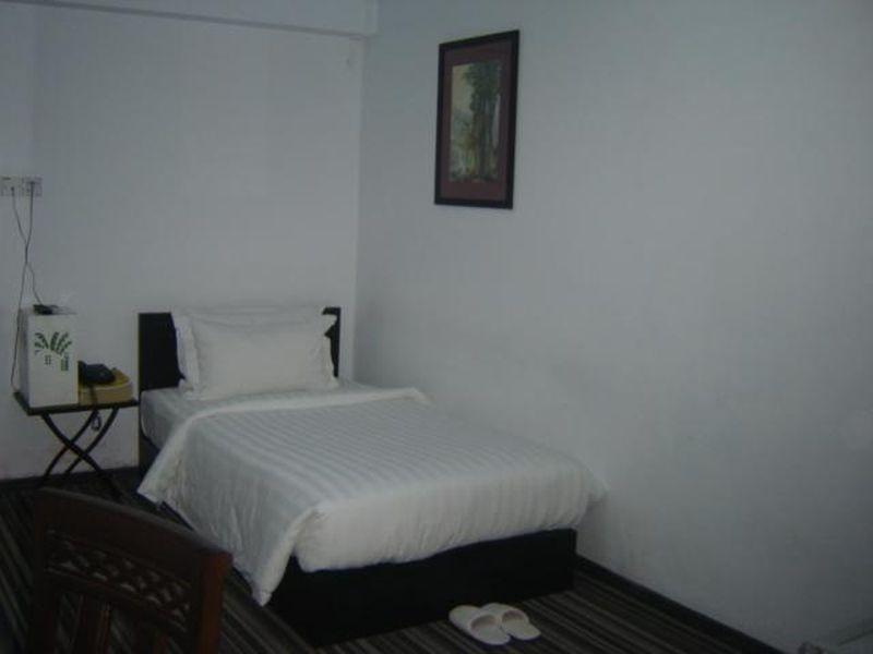 Garden Home Bed And Breakfast Янгон Экстерьер фото